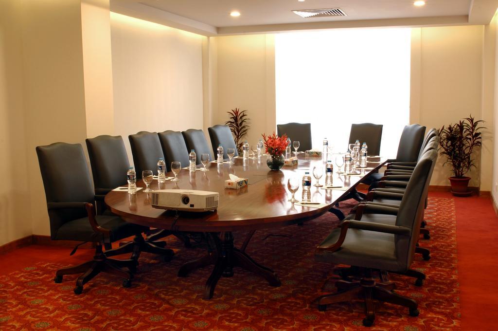 Faisalabad Serena Hotel Екстер'єр фото