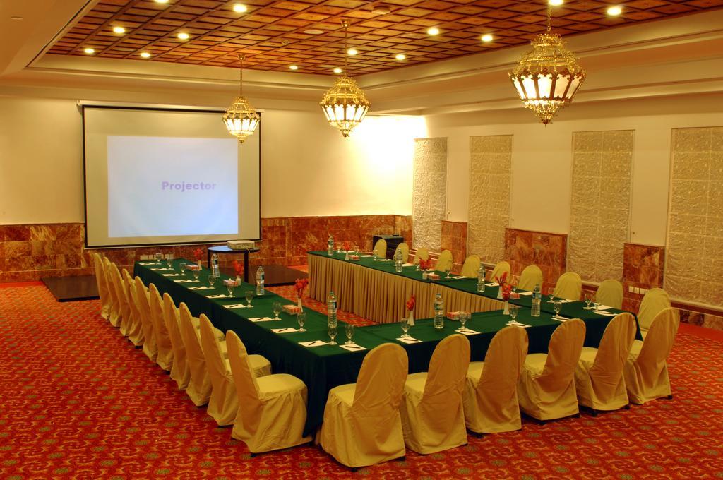 Faisalabad Serena Hotel Екстер'єр фото