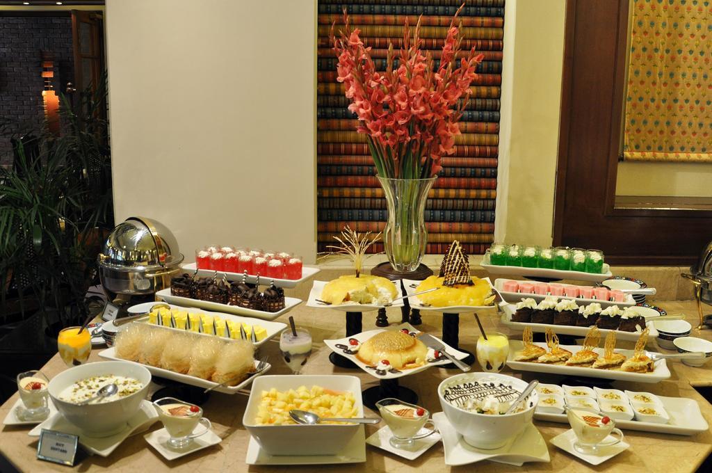 Faisalabad Serena Hotel Екстер'єр фото